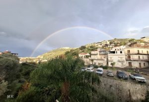 Arcobaleno su Forno Alto (foto dicembre 2025)